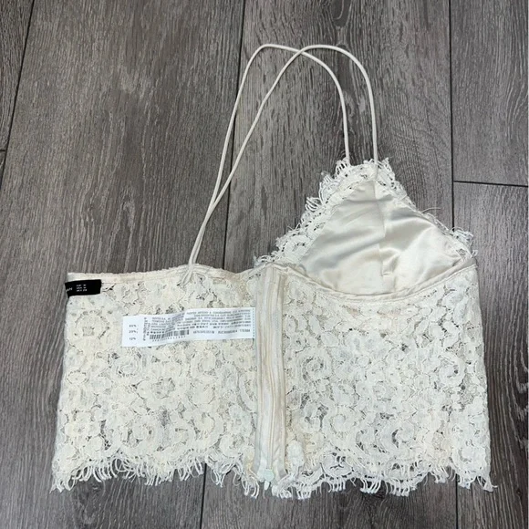 *SOLD* ZARA Lace Crop Top🤍 - Picture 7 of 7
